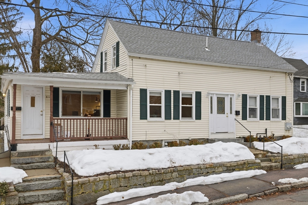 39 Cross St, Quincy, Massachusetts, 4 Bedrooms Bedrooms, 12 Rooms Rooms,3 BathroomsBathrooms,Residential Income,For Sale,Cross St,73484174