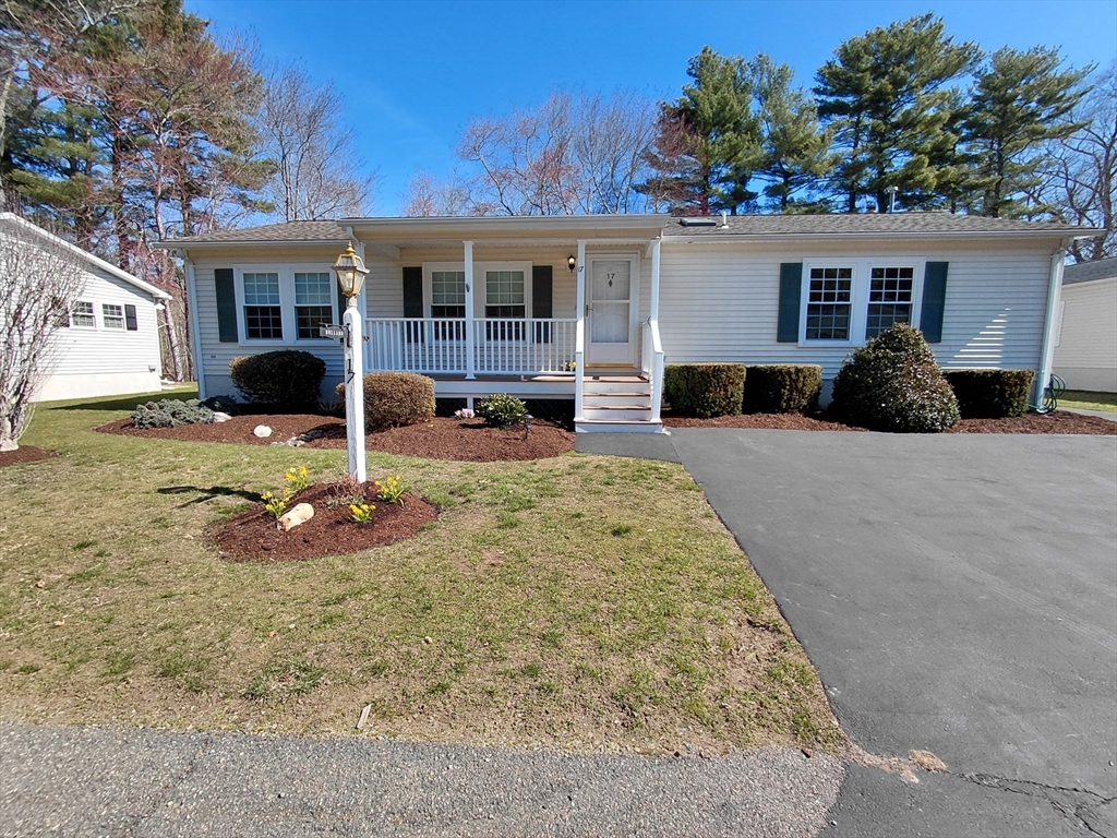 17 Briarwood Circle, Bridgewater, Massachusetts, 2 Bedrooms Bedrooms, 6 Rooms Rooms,2 BathroomsBathrooms,Residential,For Sale,Briarwood Circle,73502522