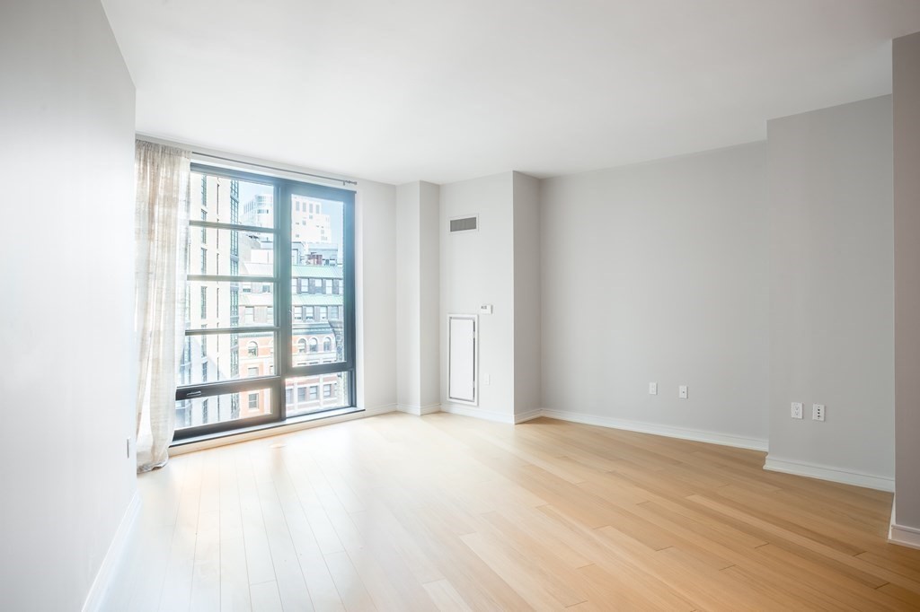 580 Washington Street, Boston, Massachusetts, 2 Bedrooms Bedrooms, 4 Rooms Rooms,2 BathroomsBathrooms,Residential Lease,For Rent,Washington Street,73502943