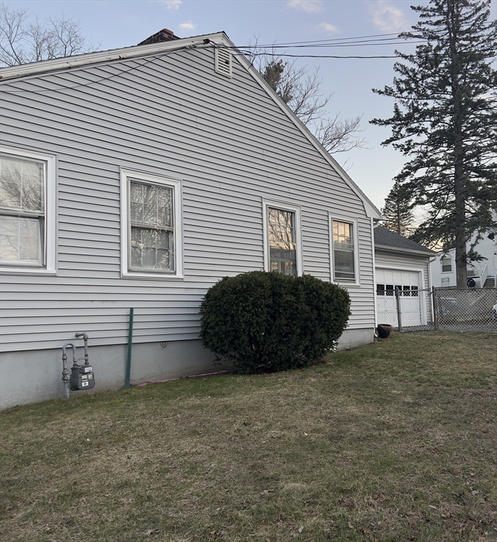 76 Allston St, Lawrence, Massachusetts, 4 Bedrooms Bedrooms, 8 Rooms Rooms,2 BathroomsBathrooms,Residential Income,For Sale,Allston St,73493200