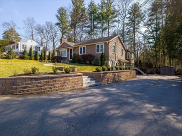 17 Jonathan Dr, Ayer, Massachusetts, 4 Bedrooms Bedrooms, 11 Rooms Rooms,3 BathroomsBathrooms,Residential,For Sale,Jonathan Dr,73485964
