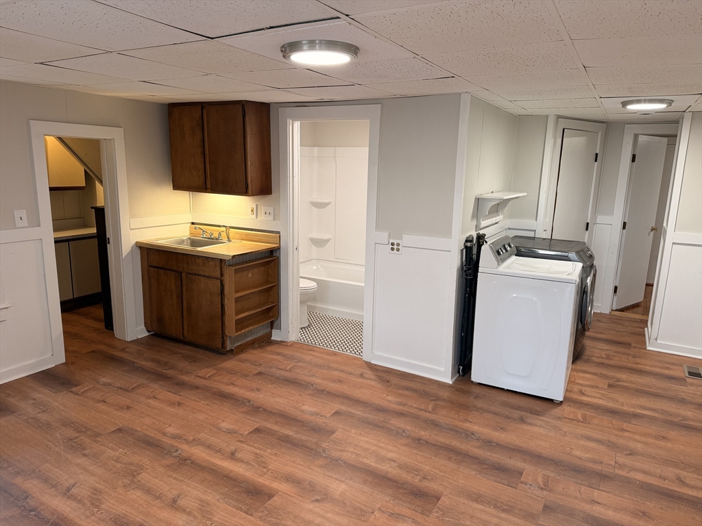30 Rockland St, Fitchburg, Massachusetts, 2 Bedrooms Bedrooms, 4 Rooms Rooms,1 BathroomBathrooms,Residential Lease,For Rent,Rockland St,73495216