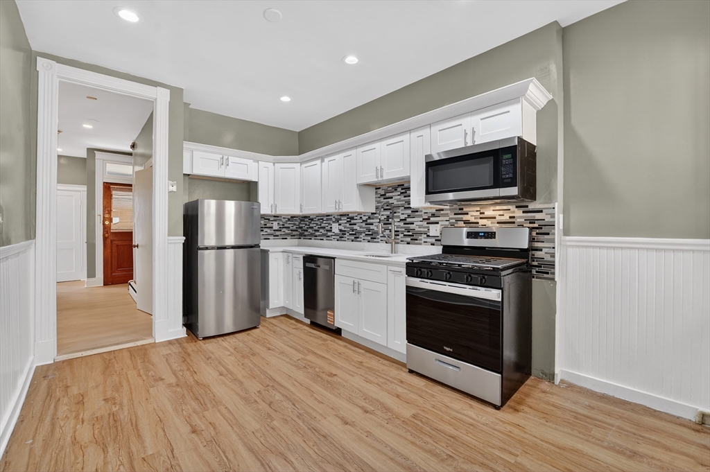 129 Harrishof, Boston, Massachusetts, 1 Bedroom Bedrooms, 2 Rooms Rooms,1 BathroomBathrooms,Residential Lease,For Rent,Harrishof,73504653