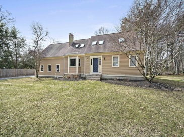 4 Gloria Dr, Mansfield, Massachusetts, 3 Bedrooms Bedrooms, 8 Rooms Rooms,2.5 BathroomsBathrooms,Residential,For Sale,Gloria Dr,73496594