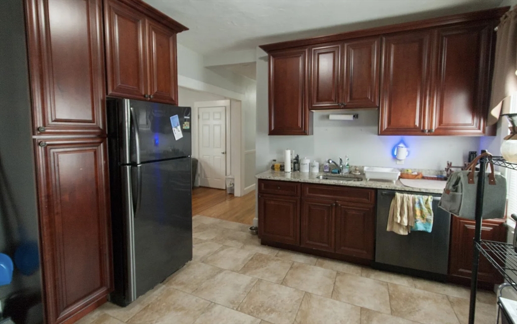 65 Wyman, Boston, Massachusetts, 4 Bedrooms Bedrooms, 7 Rooms Rooms,2 BathroomsBathrooms,Residential Lease,For Rent,Wyman,73503895