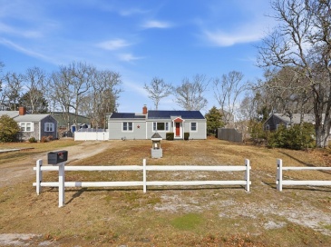 26 Howes Rd, Yarmouth, Massachusetts, 3 Bedrooms Bedrooms, 5 Rooms Rooms,1 BathroomBathrooms,Residential,For Sale,Howes Rd,73491284