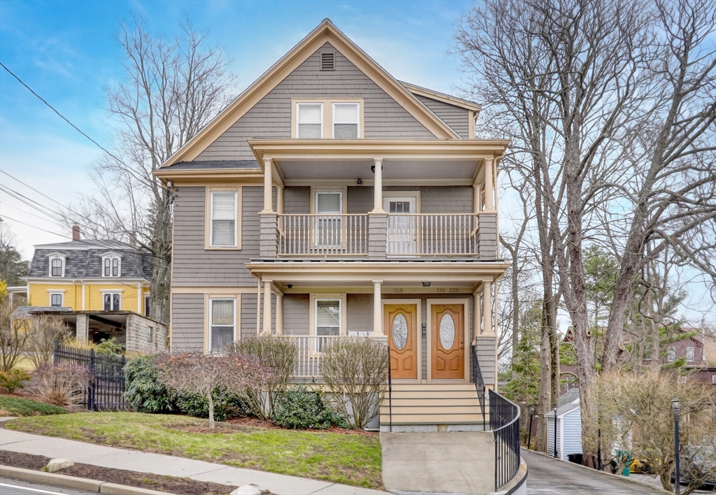 216-220 Newtonville Ave, Newton, Massachusetts, 2 Bedrooms Bedrooms, 9 Rooms Rooms,2.5 BathroomsBathrooms,Residential,For Sale,Newtonville Ave,73478172