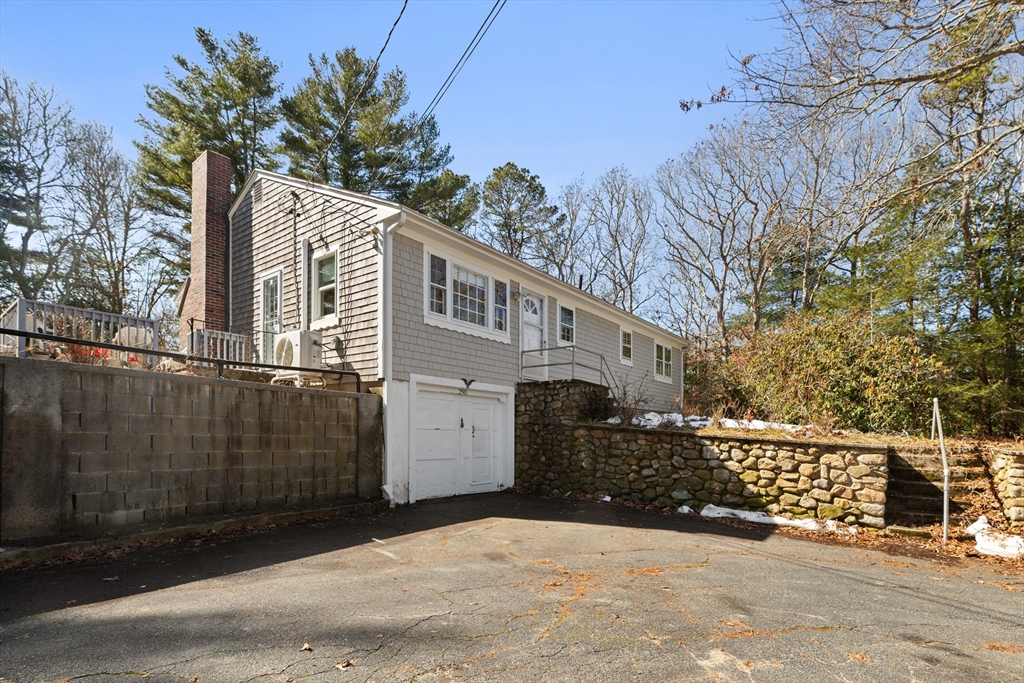 290 Main St, Mashpee, Massachusetts, 3 Bedrooms Bedrooms, 6 Rooms Rooms,2 BathroomsBathrooms,Residential,For Sale,Main St,73487102