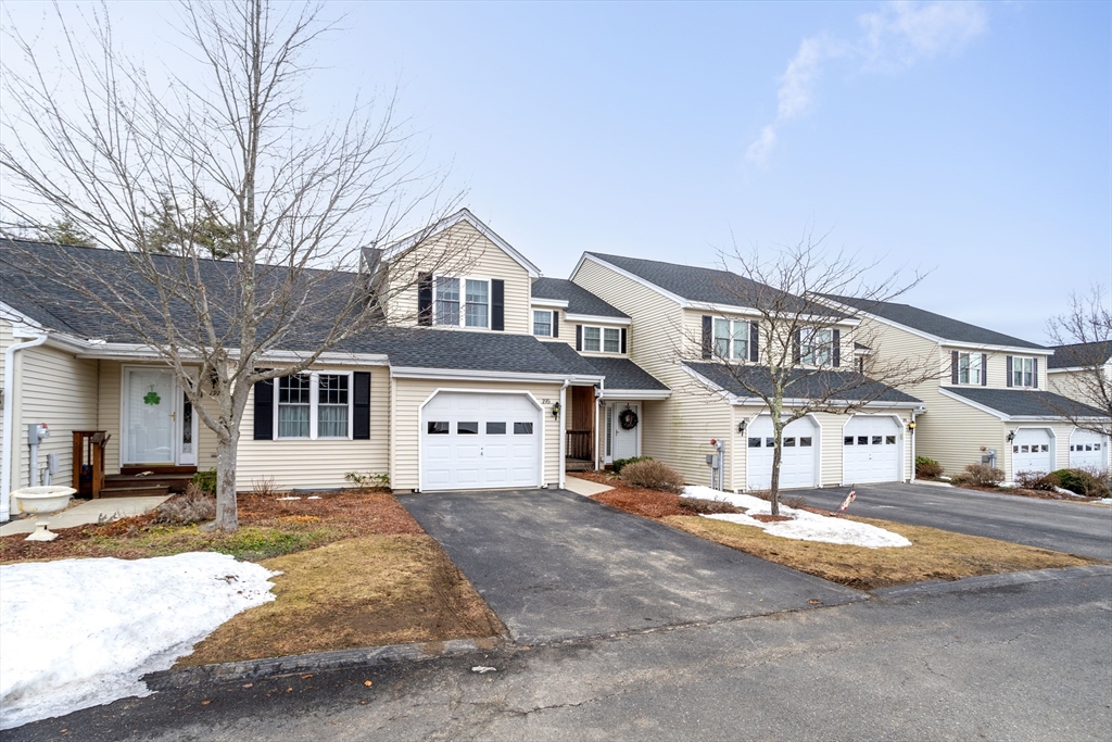 195 Bridle Cross Road, Fitchburg, Massachusetts, 2 Bedrooms Bedrooms, 5 Rooms Rooms,1.5 BathroomsBathrooms,Residential,For Sale,Bridle Cross Road,73490403