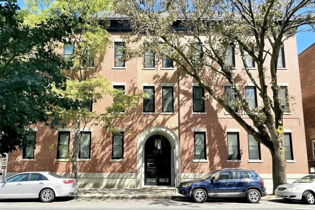 202 Maverick St, Boston, Massachusetts, 2 Bedrooms Bedrooms, 4 Rooms Rooms,2 BathroomsBathrooms,Residential,For Sale,Maverick St,73426124