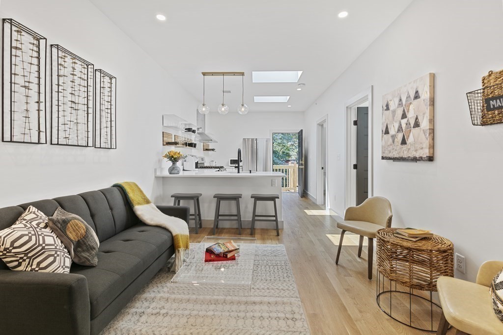 43 Wordsworth St, Boston, Massachusetts, 3 Bedrooms Bedrooms, 5 Rooms Rooms,2 BathroomsBathrooms,Residential,For Sale,Wordsworth St,73516129