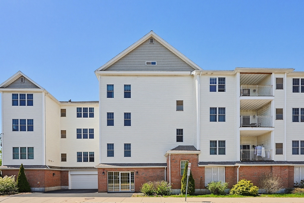 51 Pearl St, Malden, Massachusetts, 2 Bedrooms Bedrooms, 5 Rooms Rooms,2 BathroomsBathrooms,Residential,For Sale,Pearl St,73516150