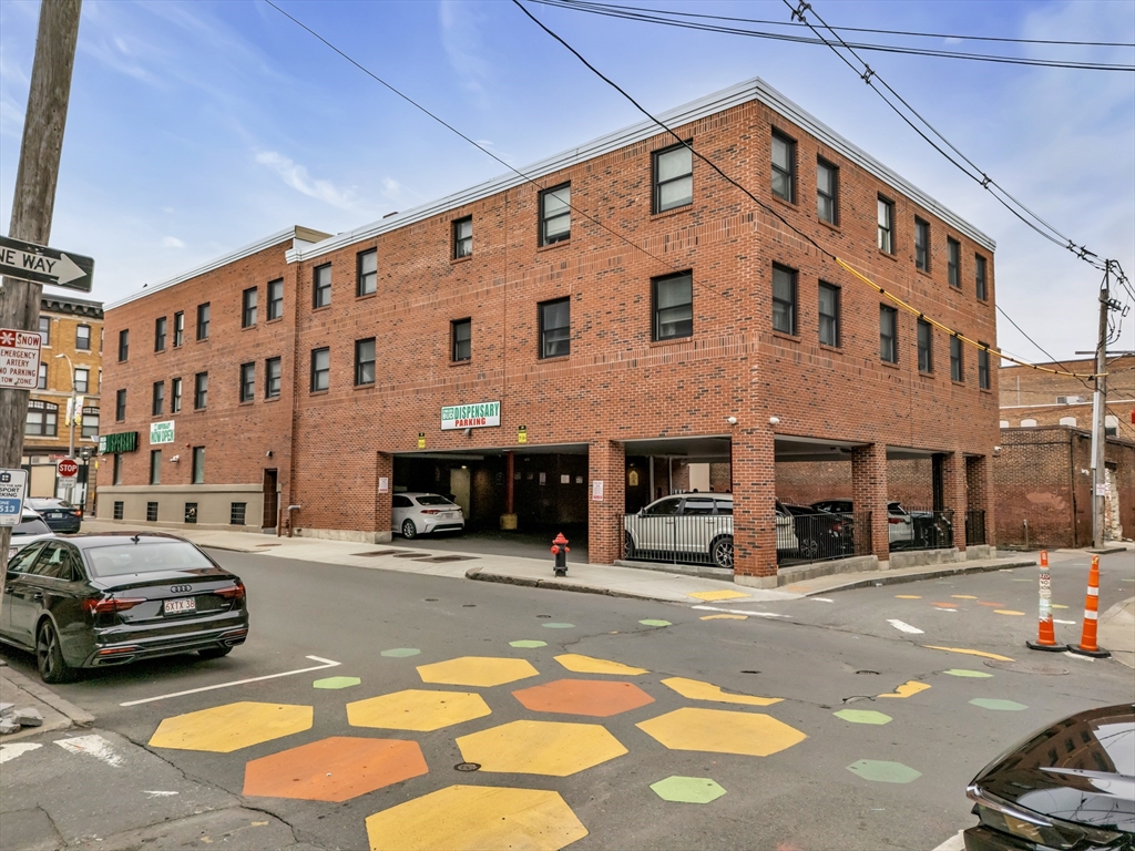 267 Broadway, Chelsea, Massachusetts, 16 Bedrooms Bedrooms, 15 Rooms Rooms,16 BathroomsBathrooms,Residential Income,For Sale,Broadway,73516159