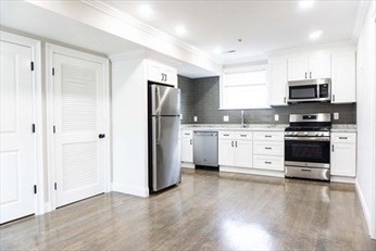 33 Merriam, Somerville, Massachusetts, 3 Bedrooms Bedrooms, 5 Rooms Rooms,1 BathroomBathrooms,Residential Lease,For Rent,Merriam,73516148