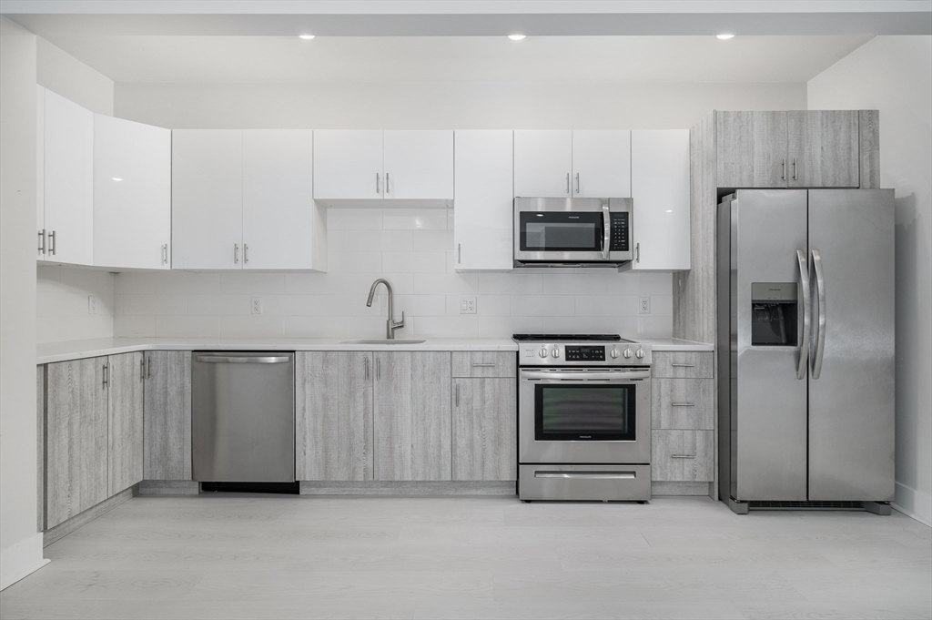 1540 N Shore Road, Revere, Massachusetts, 1 Bedroom Bedrooms, 3 Rooms Rooms,1 BathroomBathrooms,Residential Lease,For Rent,N Shore Road,73516172