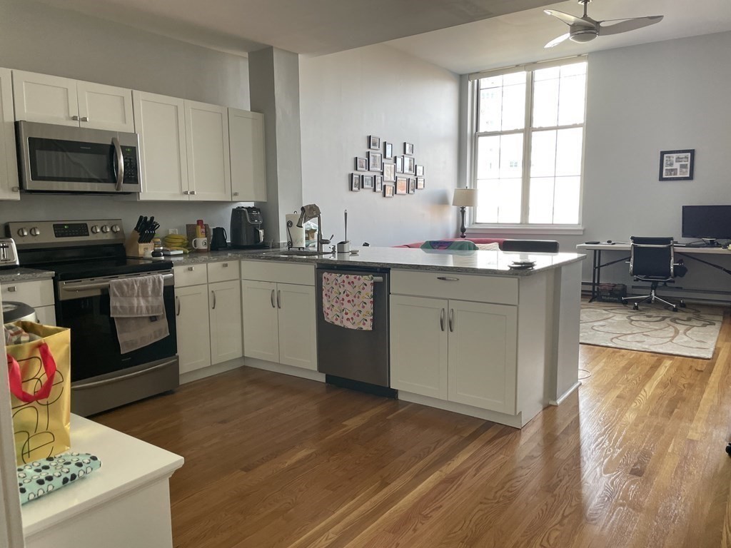 240 Heath St, Boston, Massachusetts, 2 Bedrooms Bedrooms, 4 Rooms Rooms,1.5 BathroomsBathrooms,Residential Lease,For Rent,Heath St,73516181