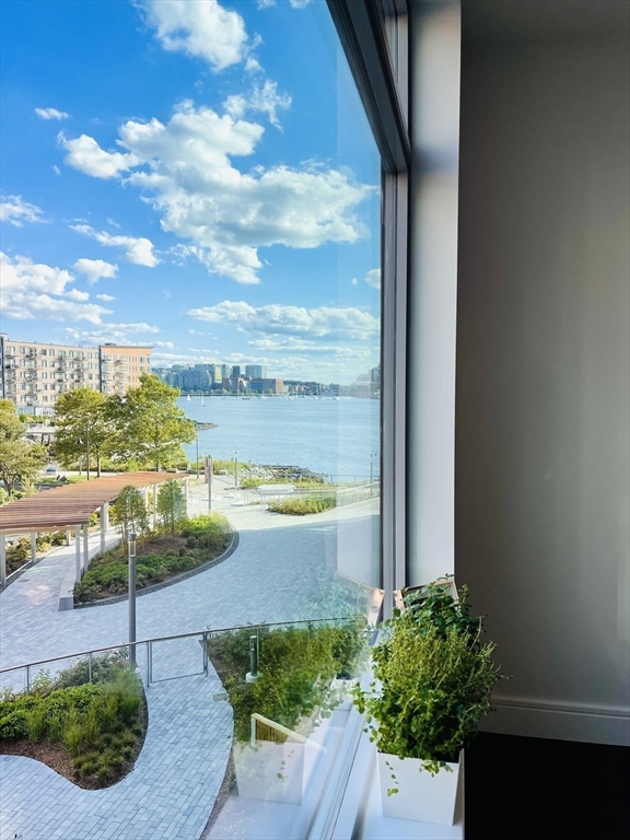 99 Sumner St, Boston, Massachusetts, 1 Bedroom Bedrooms, 5 Rooms Rooms,1 BathroomBathrooms,Residential Lease,For Rent,Sumner St,73516192