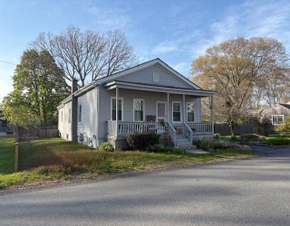 45 Bryant Street, Dartmouth, Massachusetts, 4 Bedrooms Bedrooms, 6 Rooms Rooms,2 BathroomsBathrooms,Residential,For Sale,Bryant Street,73516147
