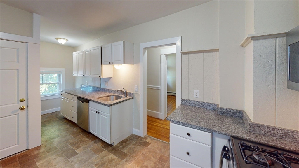 122 Gladstone Street, Boston, Massachusetts, 2 Bedrooms Bedrooms, 6 Rooms Rooms,1 BathroomBathrooms,Residential Lease,For Rent,Gladstone Street,73516316