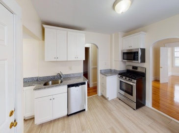 122 Gladstone Street, Boston, Massachusetts, 3 Bedrooms Bedrooms, 6 Rooms Rooms,1 BathroomBathrooms,Residential Lease,For Rent,Gladstone Street,73516315