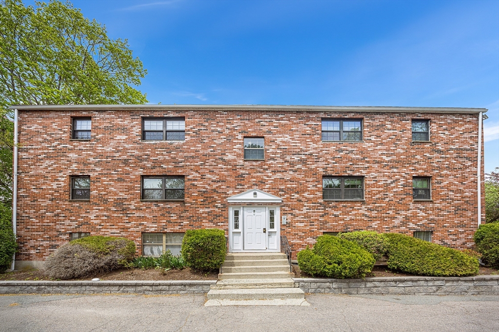 8 Jackson St, Quincy, Massachusetts, 2 Bedrooms Bedrooms, 4 Rooms Rooms,1 BathroomBathrooms,Residential,For Sale,Jackson St,73516206