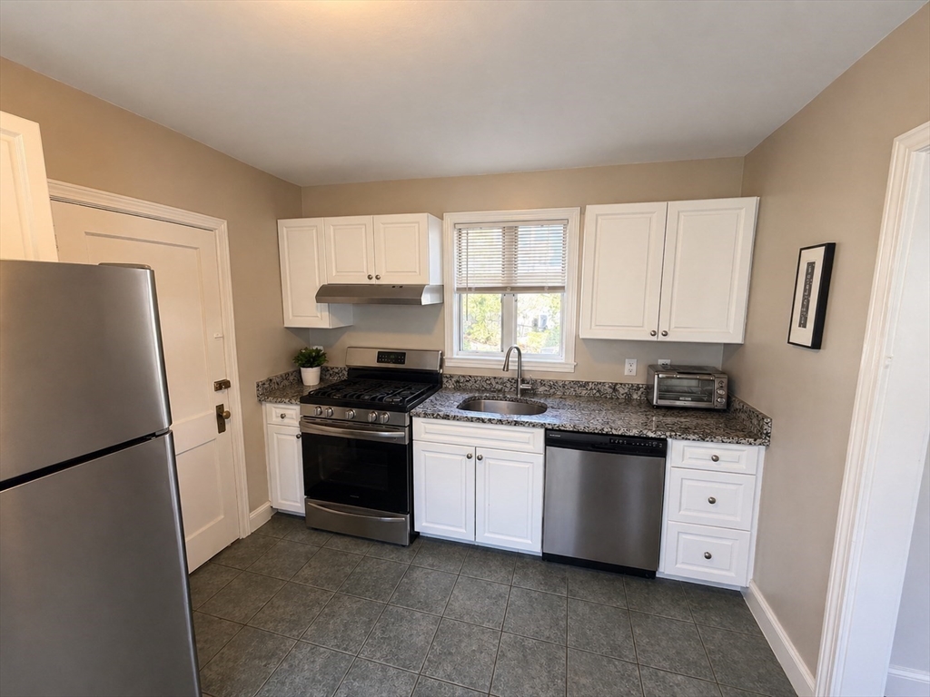 147 Summer, Watertown, Massachusetts, 2 Bedrooms Bedrooms, 2 Rooms Rooms,1 BathroomBathrooms,Residential Lease,For Rent,Summer,73516232