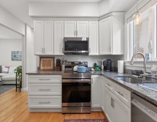 17 Chelmsford St, Boston, Massachusetts, 3 Bedrooms Bedrooms, 6 Rooms Rooms,1 BathroomBathrooms,Residential Lease,For Rent,Chelmsford St,73516245