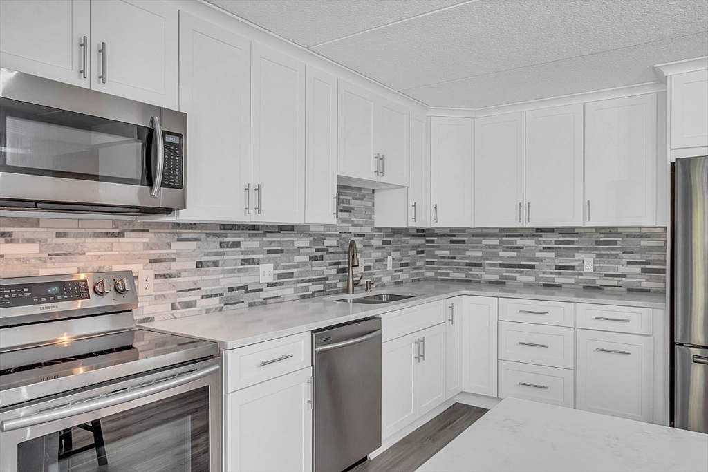 146 Marble St, Stoneham, Massachusetts, 2 Bedrooms Bedrooms, 5 Rooms Rooms,1.5 BathroomsBathrooms,Residential Lease,For Rent,Marble St,73516264