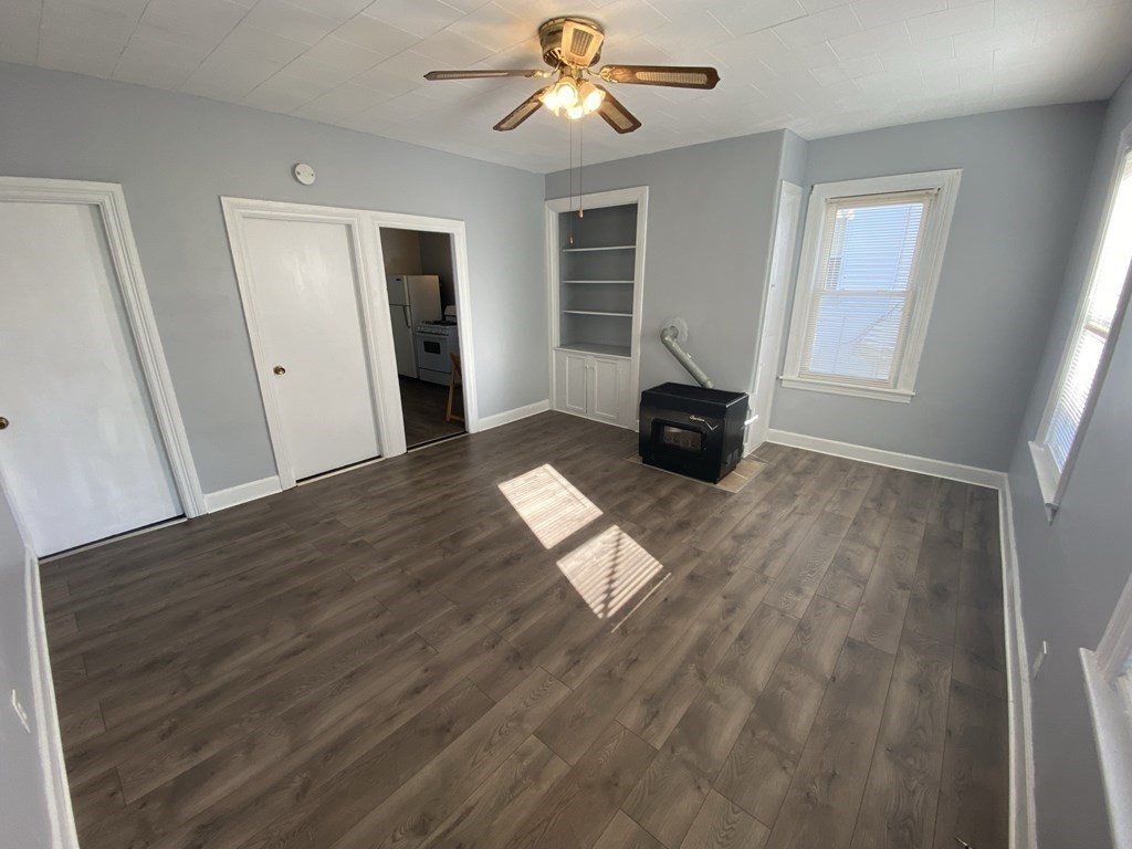 502 Fourth St, Fall River, Massachusetts, 1 Bedroom Bedrooms, 4 Rooms Rooms,1 BathroomBathrooms,Residential Lease,For Rent,Fourth St,73516286