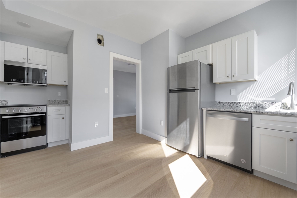 566 Shirley, Winthrop, Massachusetts, 3 Bedrooms Bedrooms, 4 Rooms Rooms,1 BathroomBathrooms,Residential Lease,For Rent,Shirley,73516302