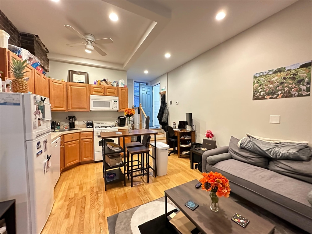 204 Endicott St, Boston, Massachusetts, 1 Bedroom Bedrooms, 3 Rooms Rooms,1 BathroomBathrooms,Residential Lease,For Rent,Endicott St,73486547