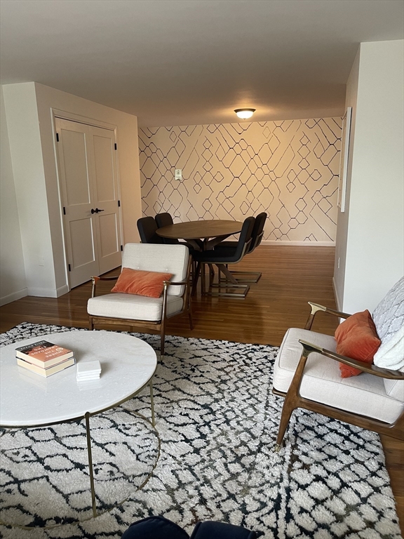 128 Pleasant, Arlington, Massachusetts, 1 Bedroom Bedrooms, 4 Rooms Rooms,1 BathroomBathrooms,Residential Lease,For Rent,Pleasant,73516361