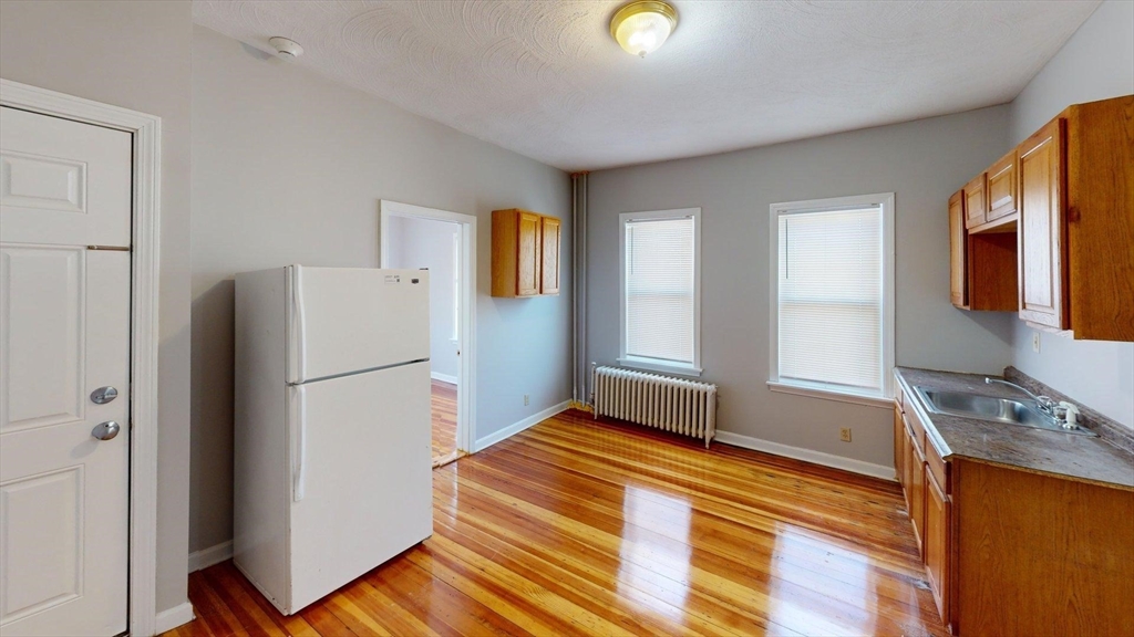 52 Sumner Street, Revere, Massachusetts, 2 Bedrooms Bedrooms, 4 Rooms Rooms,1 BathroomBathrooms,Residential Lease,For Rent,Sumner Street,73516369