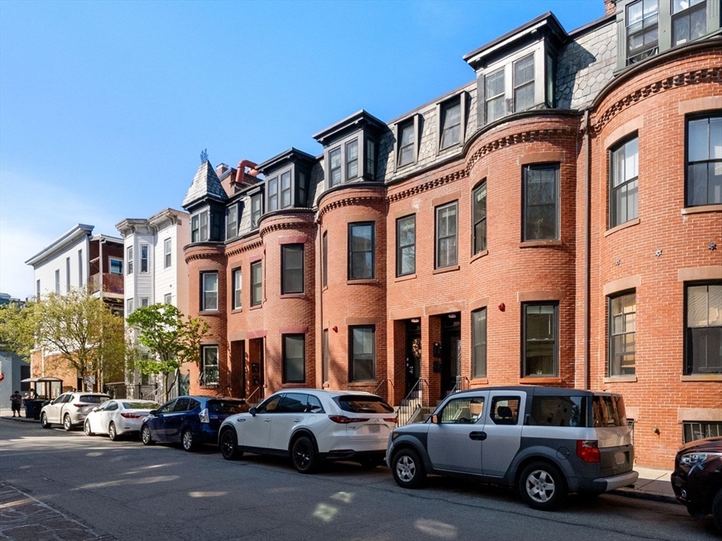 209 Green, Cambridge, Massachusetts, 3 Bedrooms Bedrooms, 5 Rooms Rooms,2.5 BathroomsBathrooms,Residential,For Sale,Green,73516382