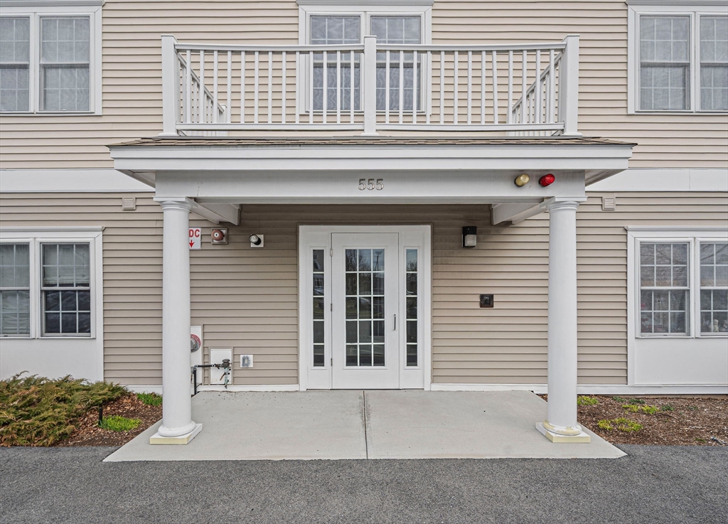 555 Page St, Stoughton, Massachusetts, 2 Bedrooms Bedrooms, 5 Rooms Rooms,2 BathroomsBathrooms,Residential,For Sale,Page St,73493857