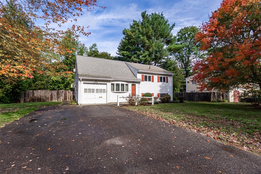 53 Davidson Road, Framingham, Massachusetts, 3 Bedrooms Bedrooms, 6 Rooms Rooms,2 BathroomsBathrooms,Residential,For Sale,Davidson Road,73496425