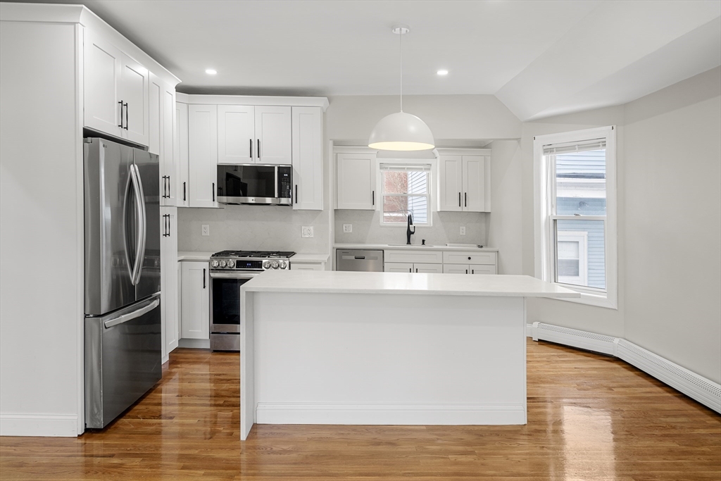 5 Gayland St, Boston, Massachusetts, 2 Bedrooms Bedrooms, 5 Rooms Rooms,1 BathroomBathrooms,Residential Lease,For Rent,Gayland St,73498418