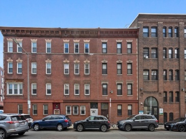 410 Harrison Ave, Boston, Massachusetts, 11 Bedrooms Bedrooms, 19 Rooms Rooms,4 BathroomsBathrooms,Residential Income,For Sale,Harrison Ave,73516392
