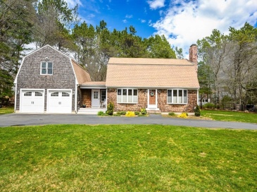 18 Fox Ln, Falmouth, Massachusetts, 4 Bedrooms Bedrooms, 7 Rooms Rooms,2 BathroomsBathrooms,Residential,For Sale,Fox Ln,73505236