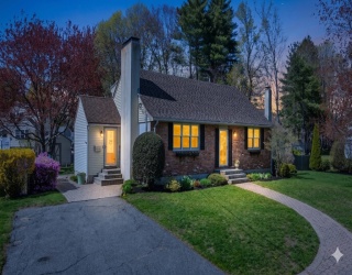 7 Patti Rd, Beverly, Massachusetts, 3 Bedrooms Bedrooms, 8 Rooms Rooms,3.5 BathroomsBathrooms,Residential,For Sale,Patti Rd,73516407