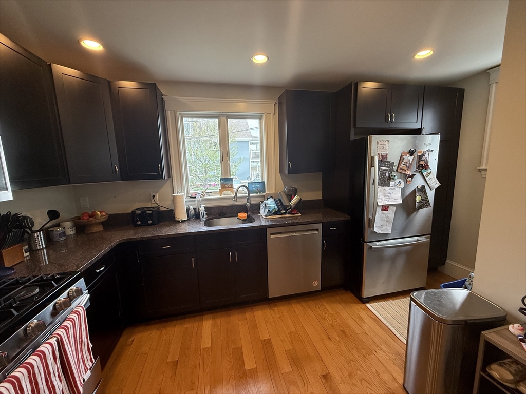 49 Grafton St, Arlington, Massachusetts, 3 Bedrooms Bedrooms, 6 Rooms Rooms,1 BathroomBathrooms,Residential Lease,For Rent,Grafton St,73516416