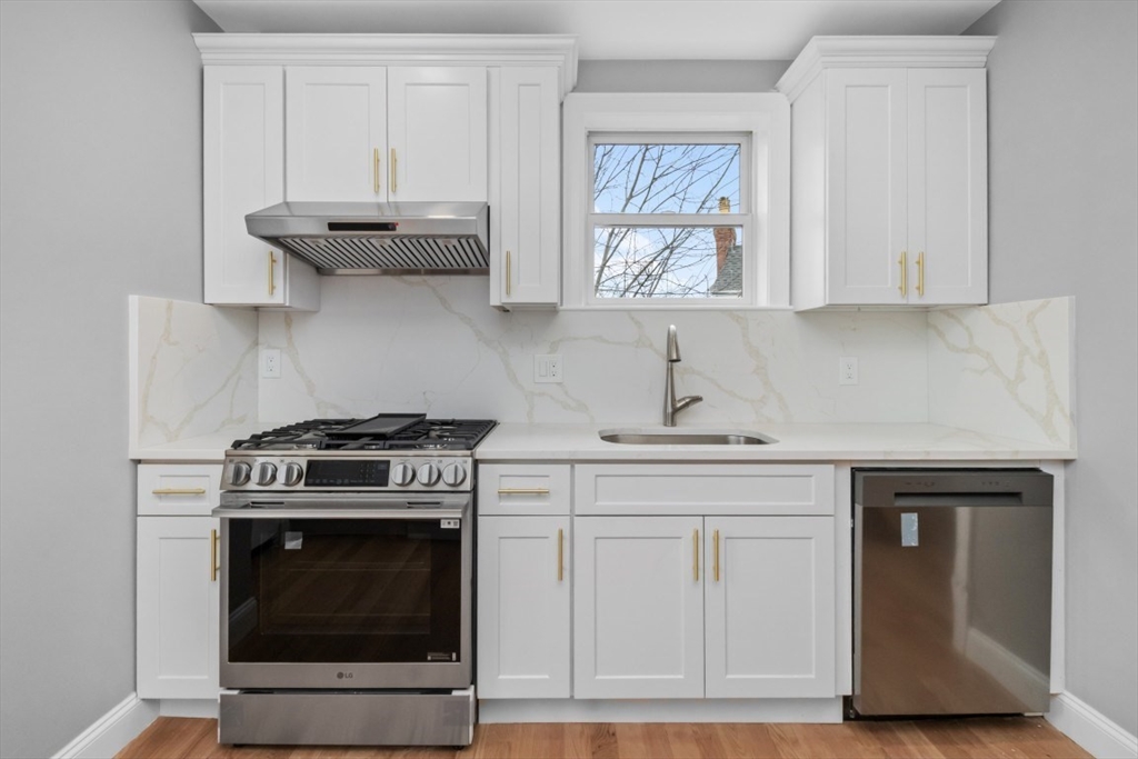 66 Stanley St, Boston, Massachusetts, 2 Bedrooms Bedrooms, 4 Rooms Rooms,2 BathroomsBathrooms,Residential Lease,For Rent,Stanley St,73516415