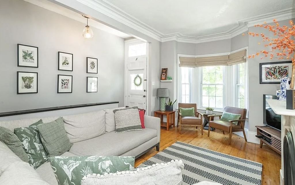 262 W 5th St, Boston, Massachusetts, 3 Bedrooms Bedrooms, 7 Rooms Rooms,1.5 BathroomsBathrooms,Residential Lease,For Rent,W 5th St,73516724