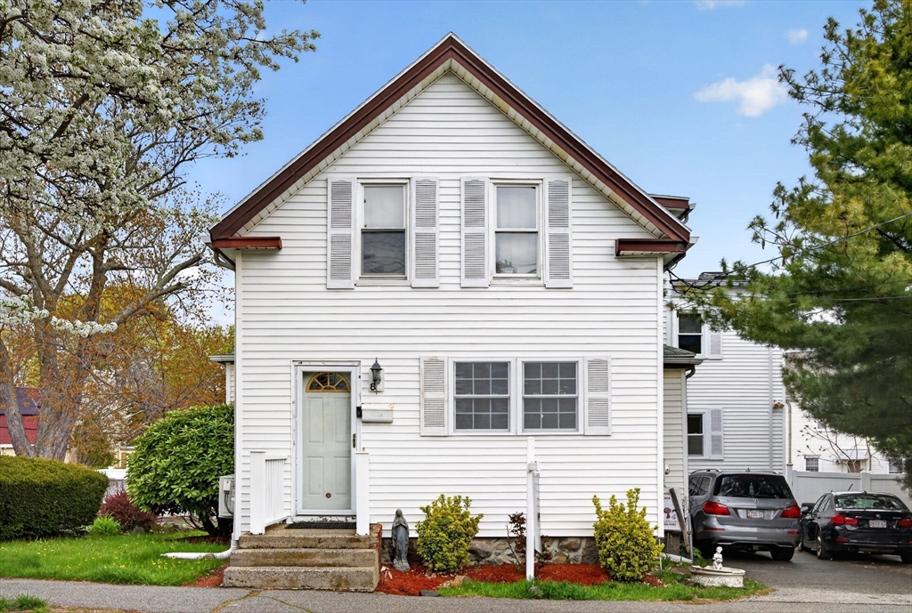 8 Essex St, Swampscott, Massachusetts, 4 Bedrooms Bedrooms, 6 Rooms Rooms,2.5 BathroomsBathrooms,Residential,For Sale,Essex St,73516349