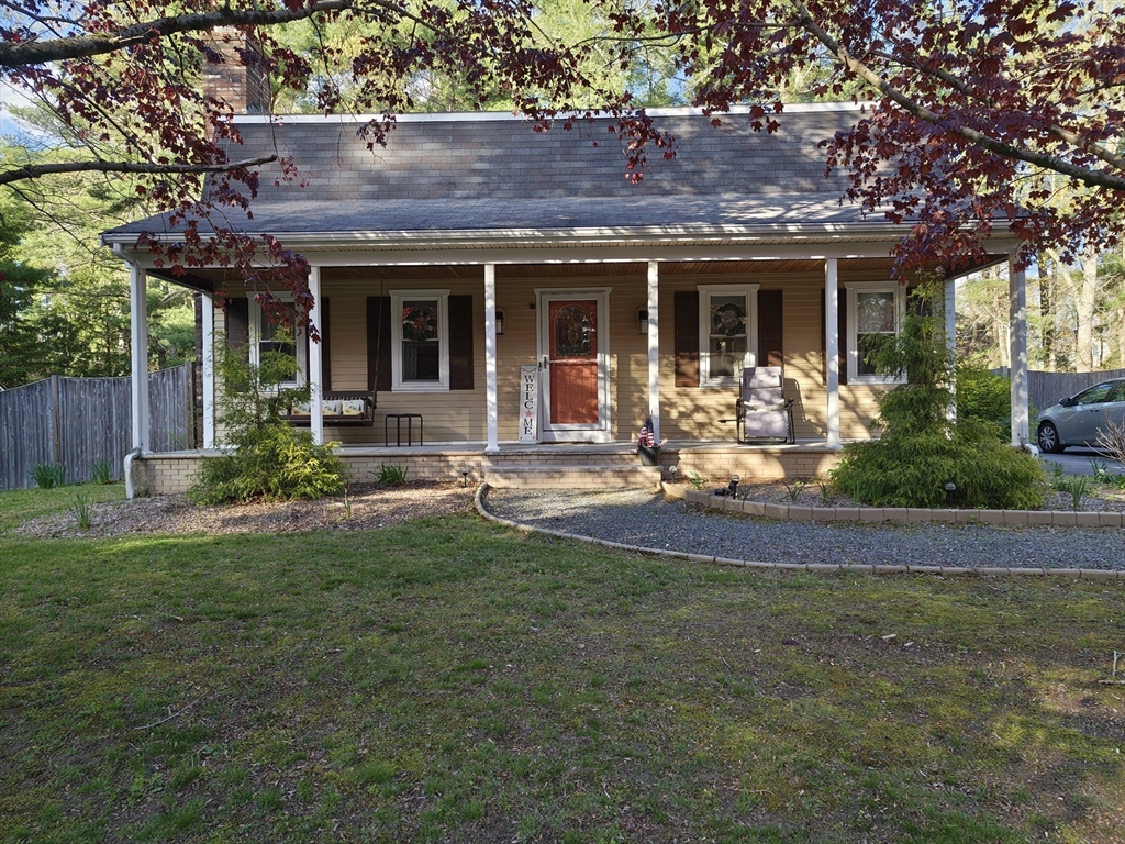 1 Kelly Dr, Freetown, Massachusetts, 4 Bedrooms Bedrooms, 7 Rooms Rooms,2 BathroomsBathrooms,Residential,For Sale,Kelly Dr,73516325