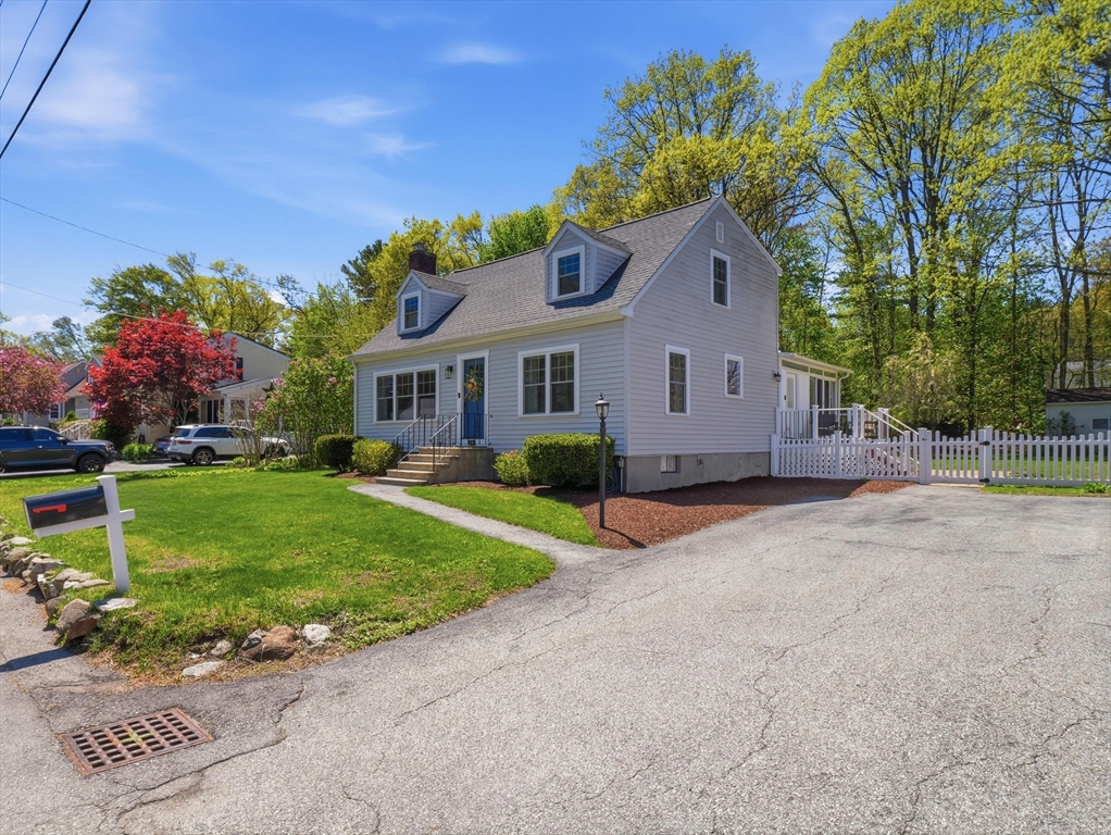 14 Walnut Rd, Chelmsford, Massachusetts, 3 Bedrooms Bedrooms, 7 Rooms Rooms,2 BathroomsBathrooms,Residential,For Sale,Walnut Rd,73516253