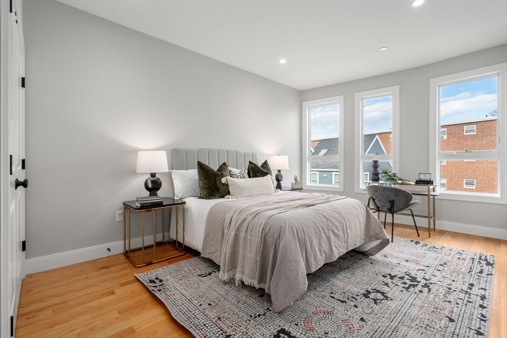 123-125 Centre St, Boston, Massachusetts, 3 Bedrooms Bedrooms, 5 Rooms Rooms,2.5 BathroomsBathrooms,Residential,For Sale,Centre St,73516761
