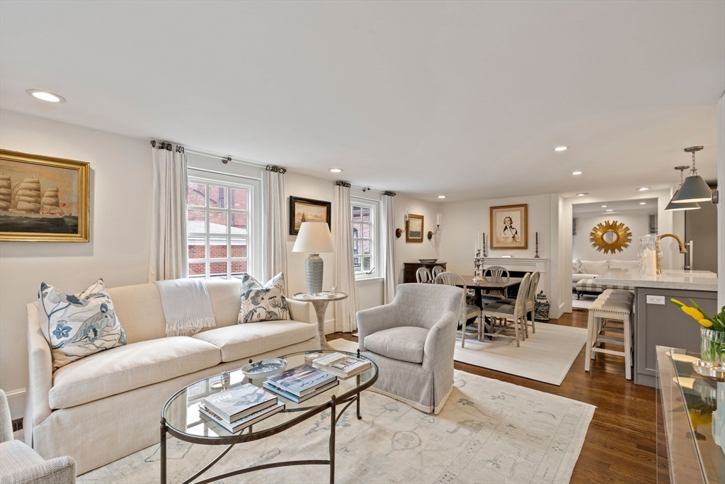 21 Branch Street, Boston, Massachusetts, 2 Bedrooms Bedrooms, 6 Rooms Rooms,2 BathroomsBathrooms,Residential,For Sale,Branch Street,73514647