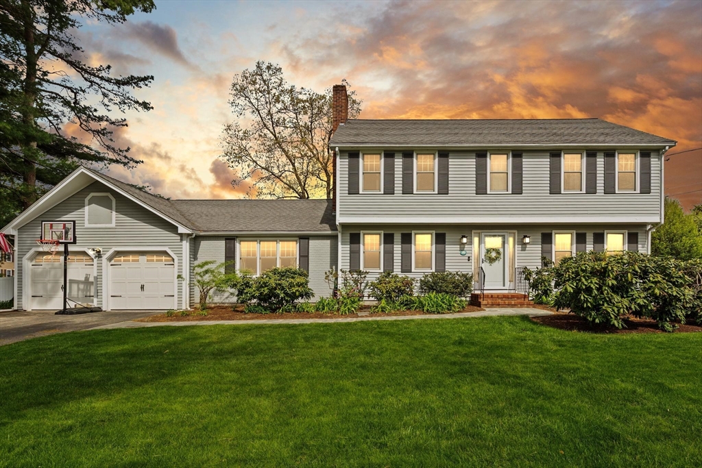 76 Mary Ann Way, North Attleboro, Massachusetts, 4 Bedrooms Bedrooms, 9 Rooms Rooms,2.5 BathroomsBathrooms,Residential,For Sale,Mary Ann Way,73515359