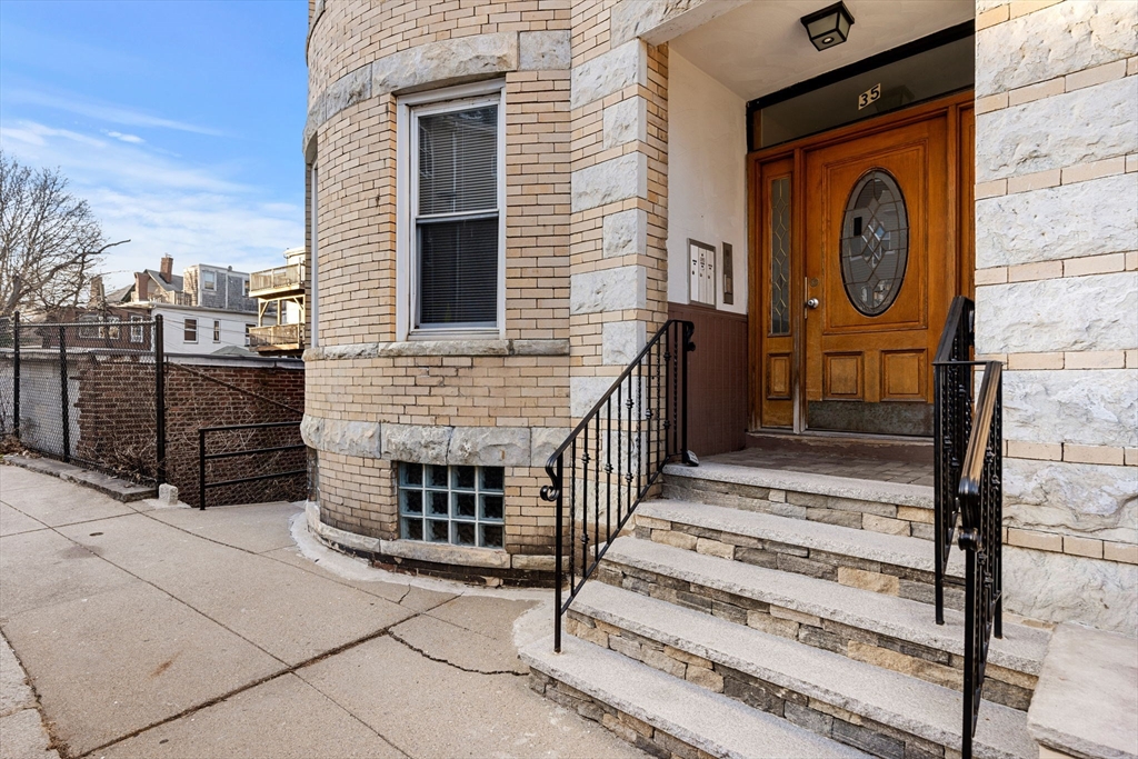 35 Harold St, Boston, Massachusetts, 4 Bedrooms Bedrooms, 6 Rooms Rooms,1 BathroomBathrooms,Residential Lease,For Rent,Harold St,73516465